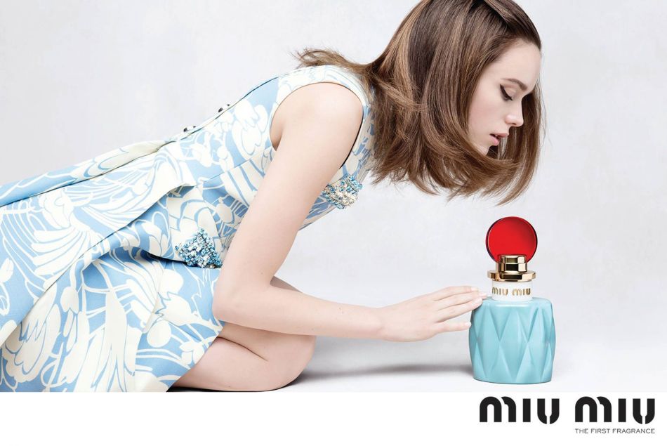  L'actrice franco-britannique Stacy Martin est l'égérie du premier parfum de la marque Miu Miu. 