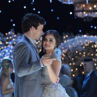 Pretty Little Liars saison 6 : Marlene King tease le retour du couple Aria / Ezra (photos)