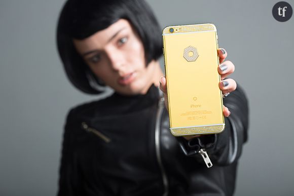 La compagnie de Los Angeles, Brikk, propose un iPhone-6S en or avec diamant pour la modique somme de 200.000 dollars le 1er septembre 2015. 