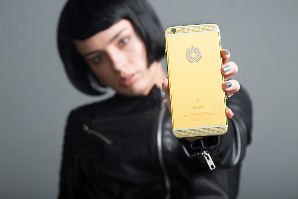 La compagnie de Los Angeles, Brikk, propose un iPhone-6S en or avec diamant pour la modique somme de 200.000 dollars le 1er septembre 2015. 