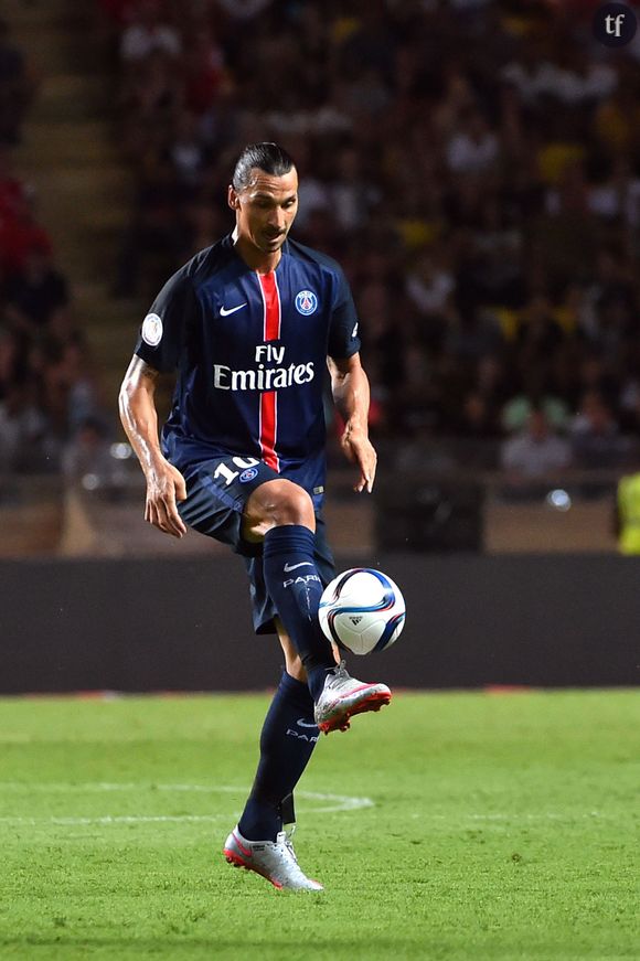  Zlatan Ibrahimovic - Match de football entre le Psg et l'AS Monaco lors de la quatrième journée de Ligue1 au stade Louis II à Monaco le 30 aout 2015. Grâce à un doublé d'Edinson Cavani (57e et 73e) et un but d'Ezequiel Lavezzi (83e), le Paris Saint-Germain s'impose facilement contre Monaco au Stade Louis II (3-0). 