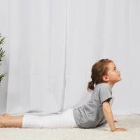 4 positions de yoga faciles et relaxantes pour les enfants