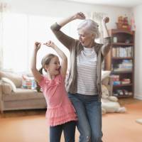 Faut-il instaurer le congé de grand-parentalité en France ?