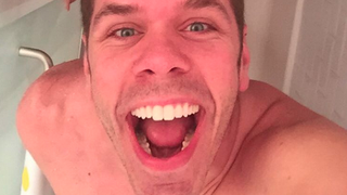 Faut-il éviter de prendre un bain avec ses enfants ? Le blogueur Perez Hilton pointé du doigt