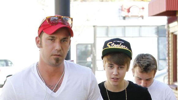 Justin Bieber nu : son père réagit dans un tweet très... bizarre