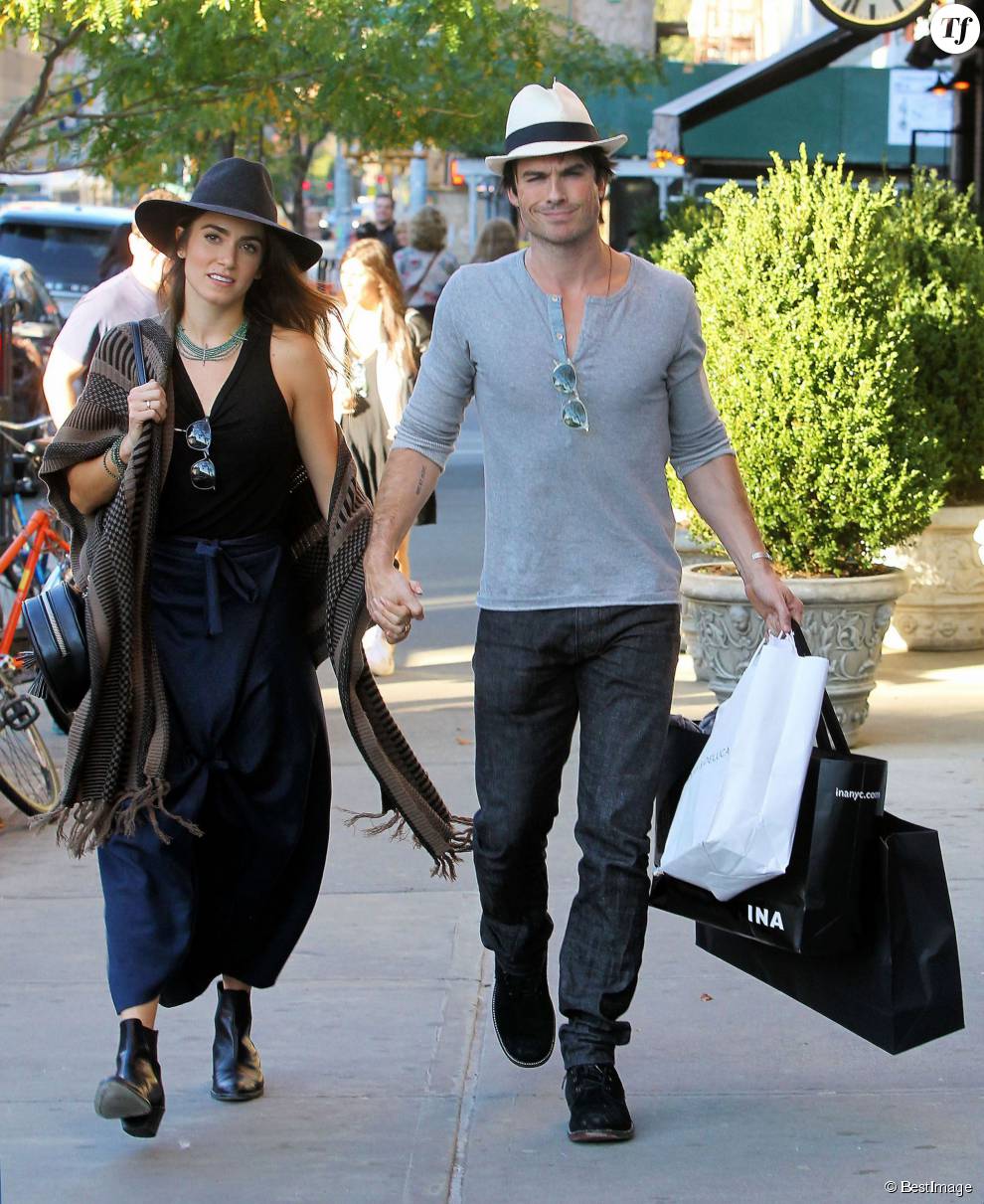  Ian Somerhalder et sa femme Nikki Reed se promènent dans les rues de New York, le 12 octobre 2015  