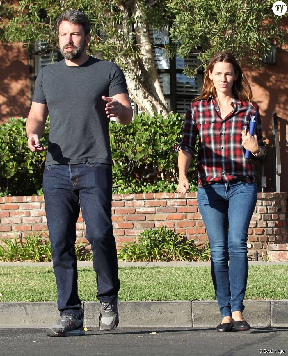  Ben Affleck et Jennifer Garner sortent ensemble d&#039;un centre médical à Santa Monica, souriants malgré le fait qu&#039;ils soient en plein divorce, le 3 septembre 2015  