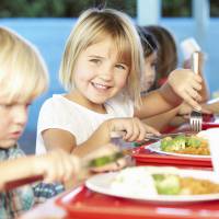 Faut-il instaurer un menu végétarien dans les cantines ?