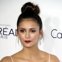 Nina Dobrev : elle s'envoie en l'air pour le jour de l'an (vidéo)