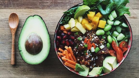 Poke bowl : la recette délicieusement healthy de la tendance food 2016