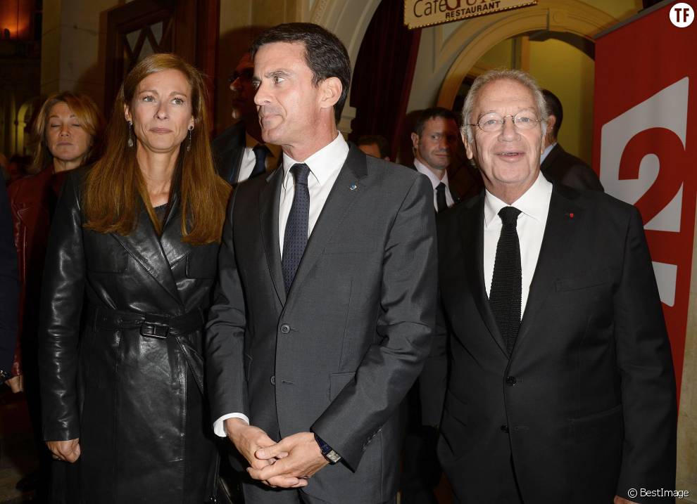   Manuel Valls, sa femme Anne Gravoin, Bernard Murat - Générale de la pièce de théâtre &quot;Le Mensonge&quot; au théâtre Edouard VII à Paris, le 14 septembre 2015.  