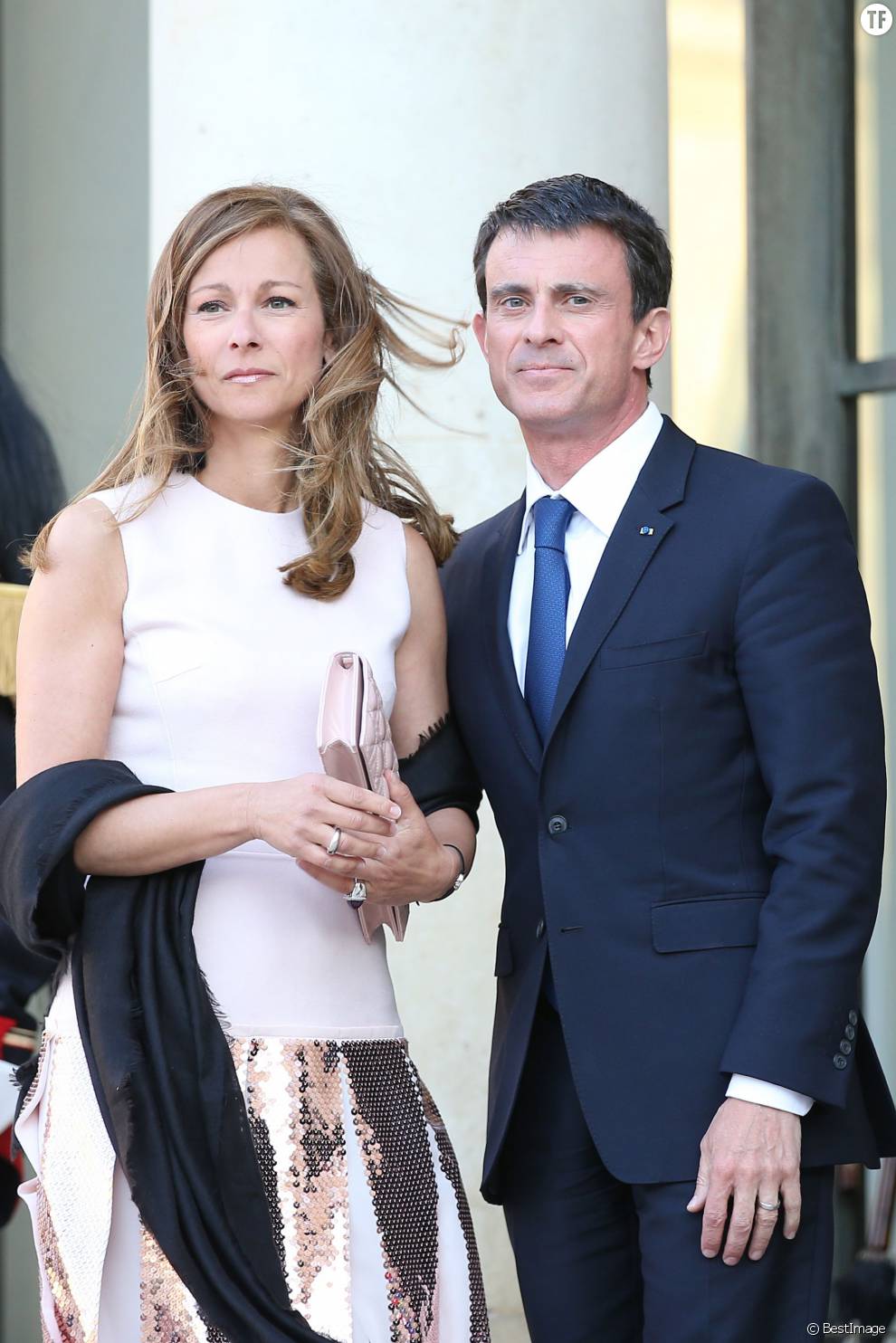  Manuel Valls et sa femme Anne Gravoin - Dîner officiel en l&#039;honneur de la présidente chilienne Michelle Bachelet donné par le président de la république François Hollande au palais de l&#039;Elysée à Paris, le 8 juin 2015 