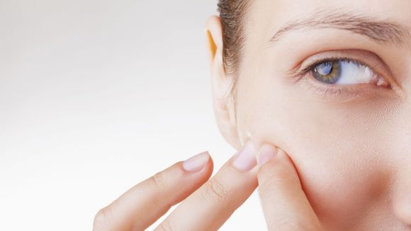 Comment percer un bouton sans abîmer sa peau ?