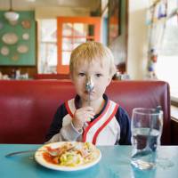 Vers la fin des enfants qui pleurent dans les restos ?