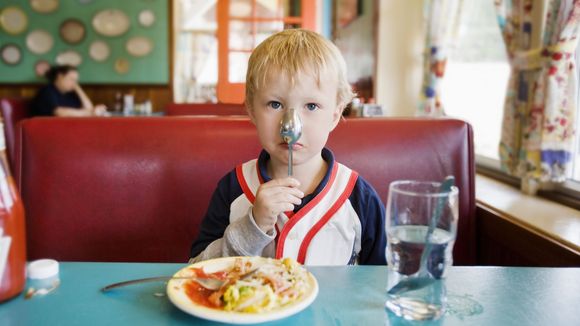 Vers la fin des enfants qui pleurent dans les restos ?