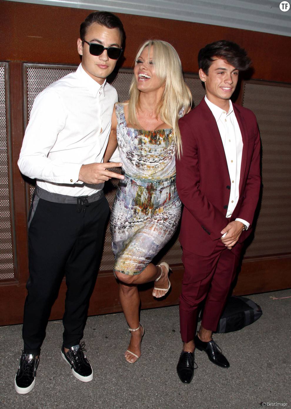  Pamela Anderson et ses fils Dylan Jagger Lee, Brandon Thomas Lee - Tapis rouge du &quot; Mercy for Animals Hidden Heroes Gala 2015 &quot; à Los Angeles Le 29 Août 2015  