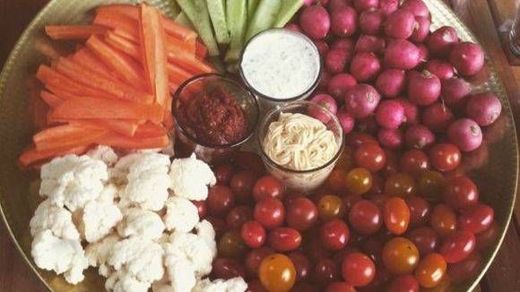 Comment préparer un plateau de crudités que vos invités auront (vraiment) envie de manger