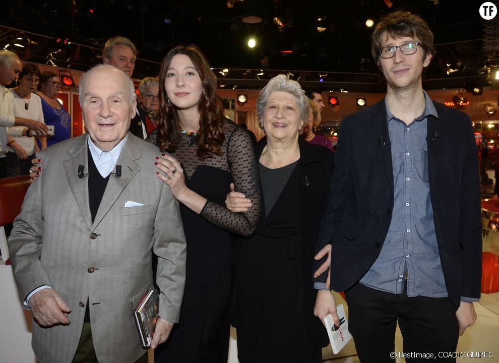 Michel Bouquet, sa femme Juliette Carré et leurs petits-enfants Marie et Jules Amiel