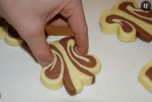 La photo du site turc acemisef donnant l'idée des biscuits papillons: il faut presser les tranches au milieu pour leur donner une forme de papillon