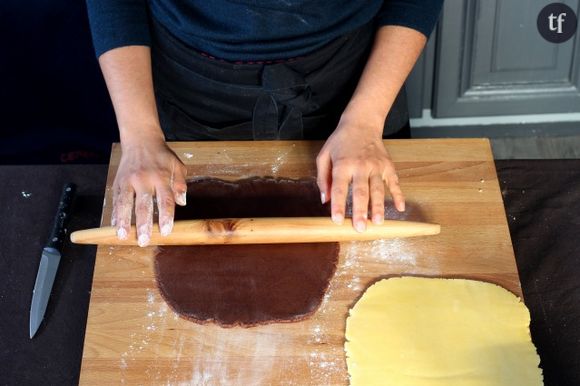 Il faut étaler les deux pâtes pour obtenir deux rectangles équivalents de pâte (750gr )