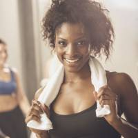 Fitness : 6 exercices fun à faire avec une serviette pour muscler tout son corps