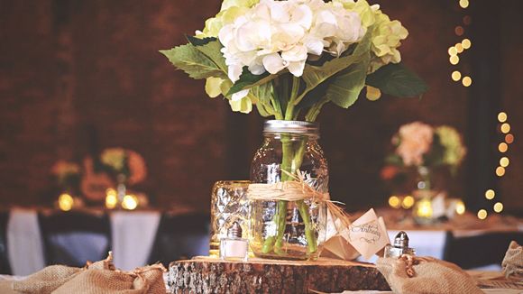 5 jolies idées avec des Mason jars pour pimper la déco de son mariage