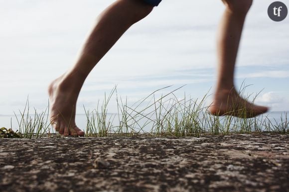 Marcher pieds nus aide à cicatriser les blessures