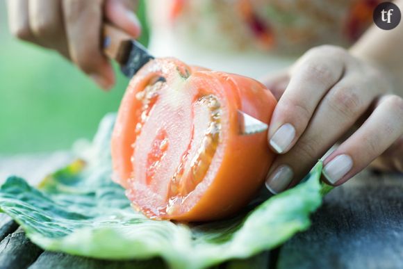 Faire pousser des tomates grâce à une simple tranche, c'est tout à fait possible.