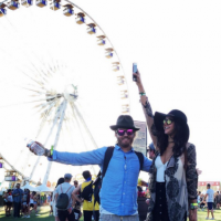 Nina Dobrev : elle s'éclate au festival de Coachella avec ses amis (photos)