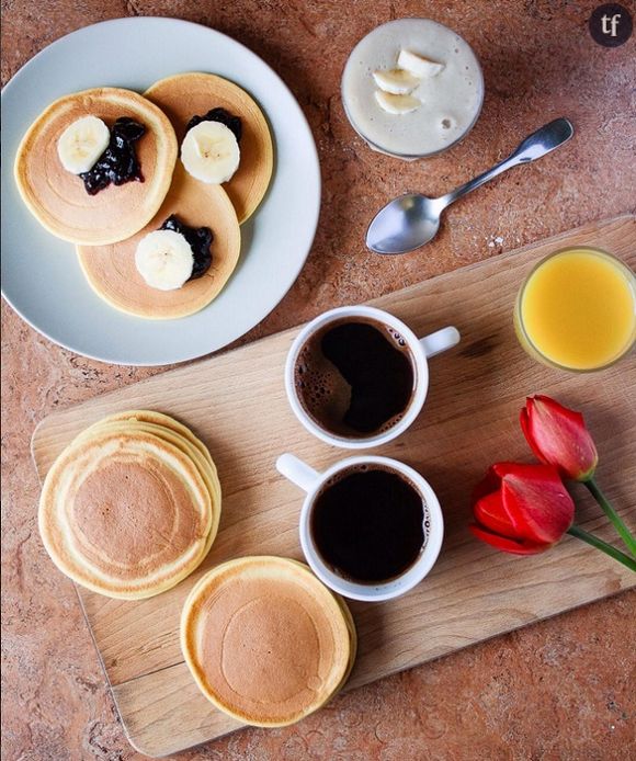 Apportez lui le petit-déjeuner au lit, elle devrait être émerveillée.