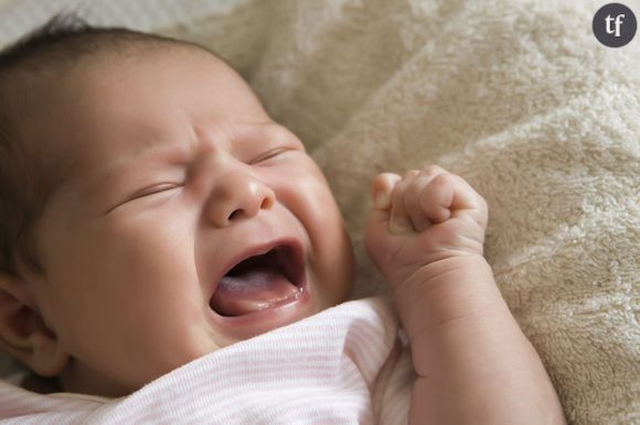 Laisser un bébé pleurer