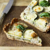 La recette simple et revisitée de la tarte aux courgettes et à la feta