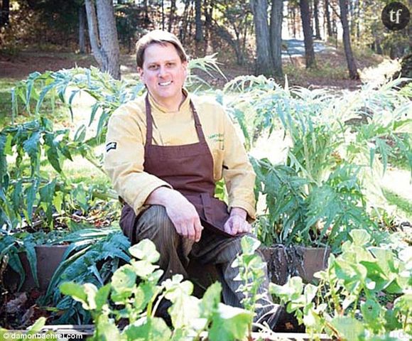 Damon Baehrel dans son potager