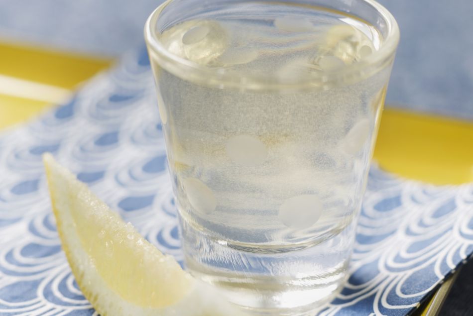 Le shot au citron, au gingembre et au safran : une recette miracle pour rendre vos matins plus faciles