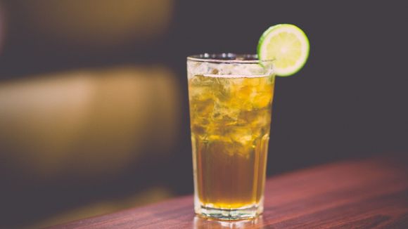 Pourquoi vous ne devriez jamais demander une tranche de citron dans votre boisson