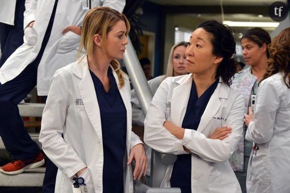 Ellen Pompeo et Sandra Oh dans la série Grey's Anatomy