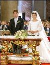 Le prince Emmanuel Philibert de Savoie et Clotilde Courau (princesse de Savoie) le jour de leur mariage à la Basilique des Anges et des Martyrs de Rome, le 25 septembre 2003