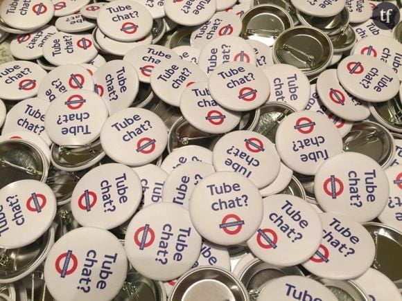 Les badges pour engager la discussion dans le métro : en porteriez-vous un ?