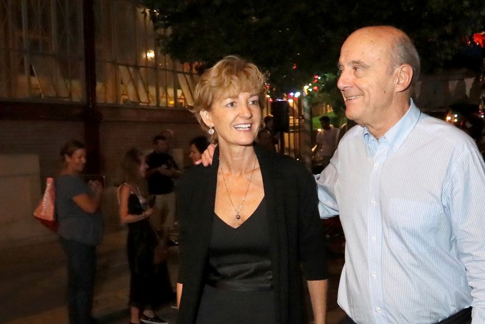 Alain Juppé, maire de Bordeaux et candidat à la primaire de la droite, et sa femme Isabelle passent leur soirée à une fête de quartier à Bordeaux, le 24 septembre 2016