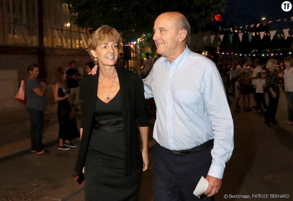 Alain Juppé, maire de Bordeaux et candidat à la primaire de la droite, et sa femme Isabelle passent leur soirée à une fête de quartier à Bordeaux, le 24 septembre 2016