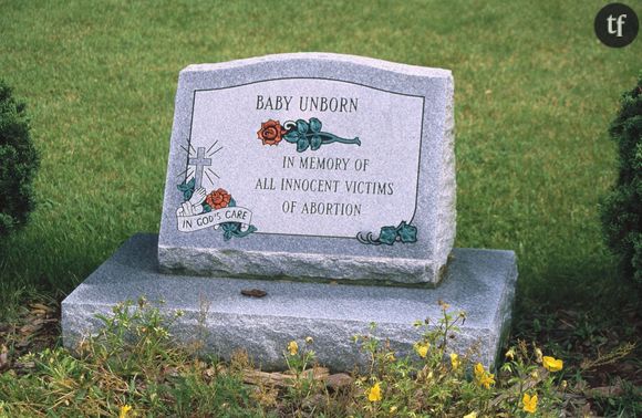 Une stèle funéraire pour un avortement aux Etats-Unis