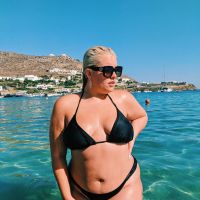 Moquée sur la plage, cette blogueuse plus size se venge