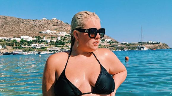 Moquée sur la plage, cette blogueuse plus size se venge