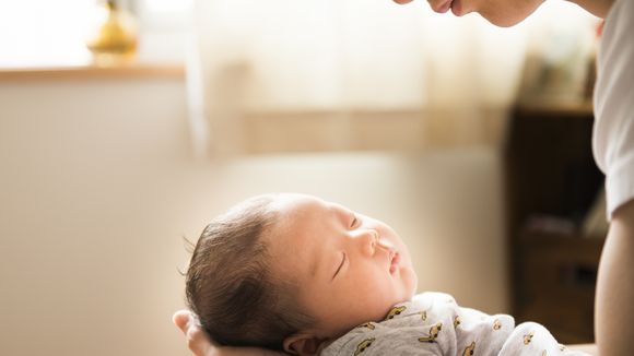 10 astuces de grand-mère pour aider bébé à s'endormir