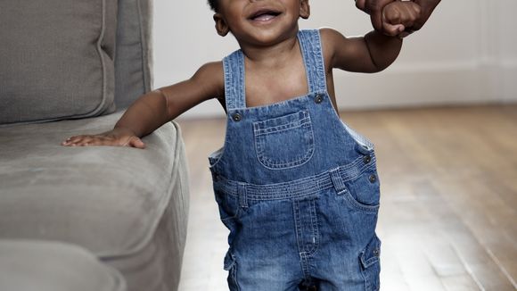 Pourquoi marcher pieds nus est bon pour les enfants