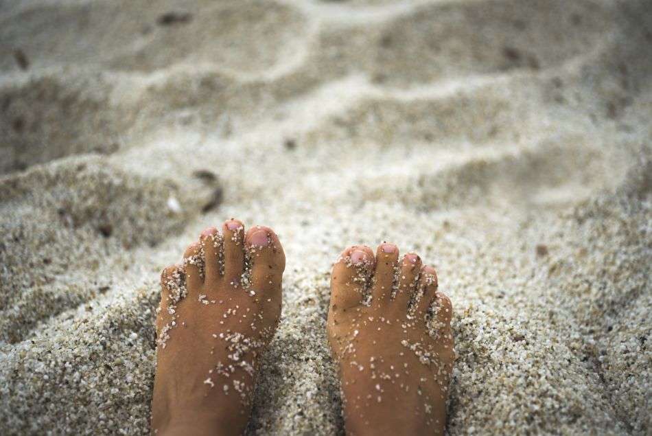 Comment enlever le sable de ses pieds ?