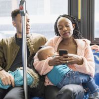 Elle allaite en public : la réplique géniale de cette maman priée de se couvrir