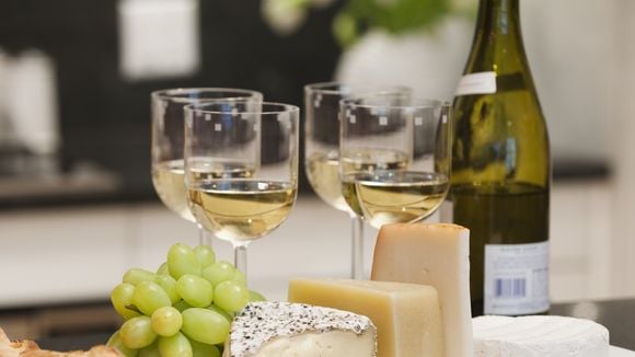 Pour protéger nos dents, il faudrait manger du fromage quand on boit du vin