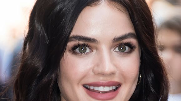 Une canette pour éliminer un bouton : l'astuce insolite de Lucy Hale