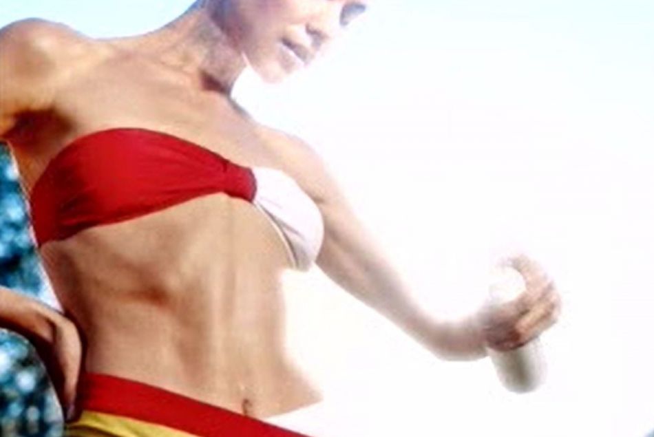 Une publicité Nasty Gal censurée à cause de la mannequin trop maigre